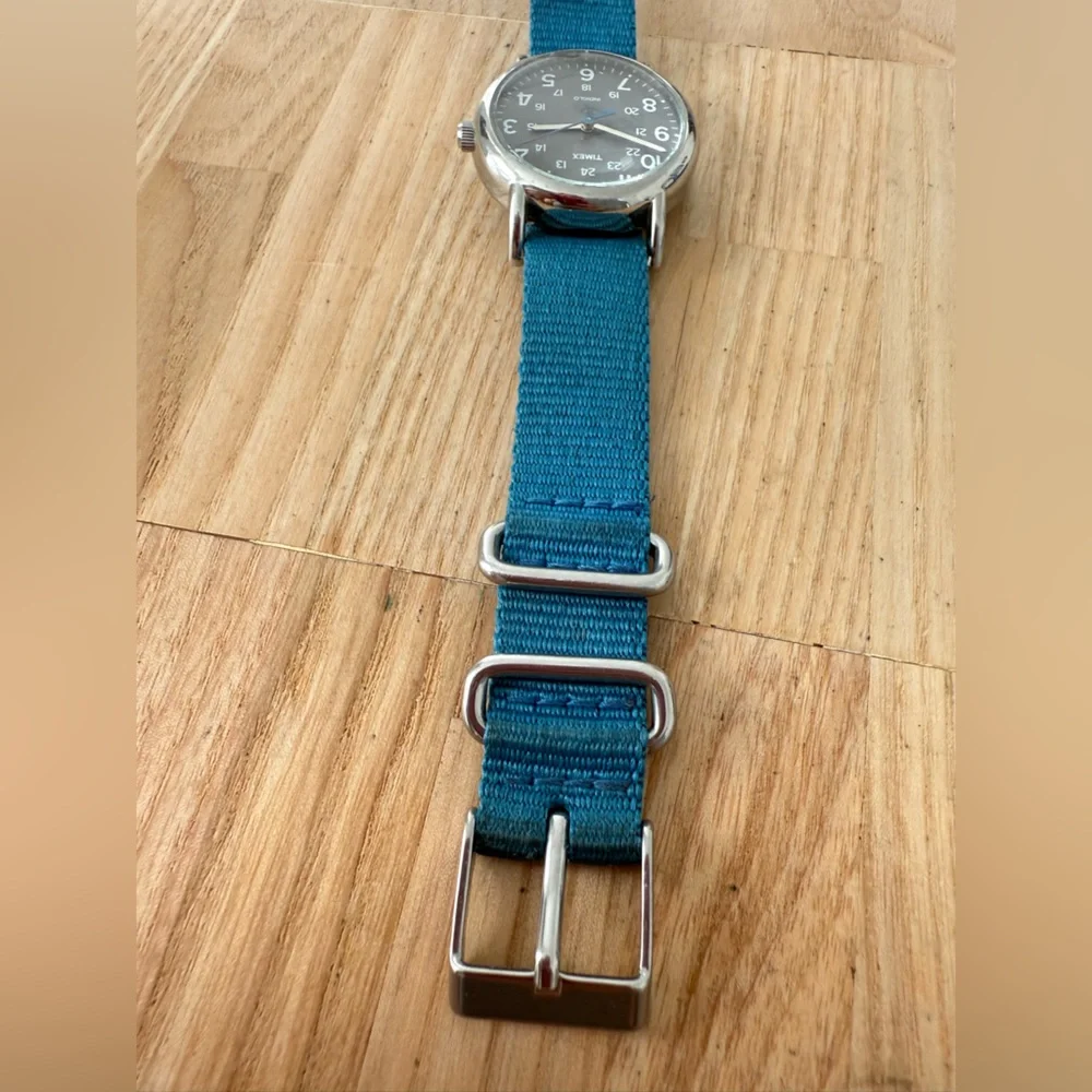 Timex weekender gray dial blue strap NEW BATTERY